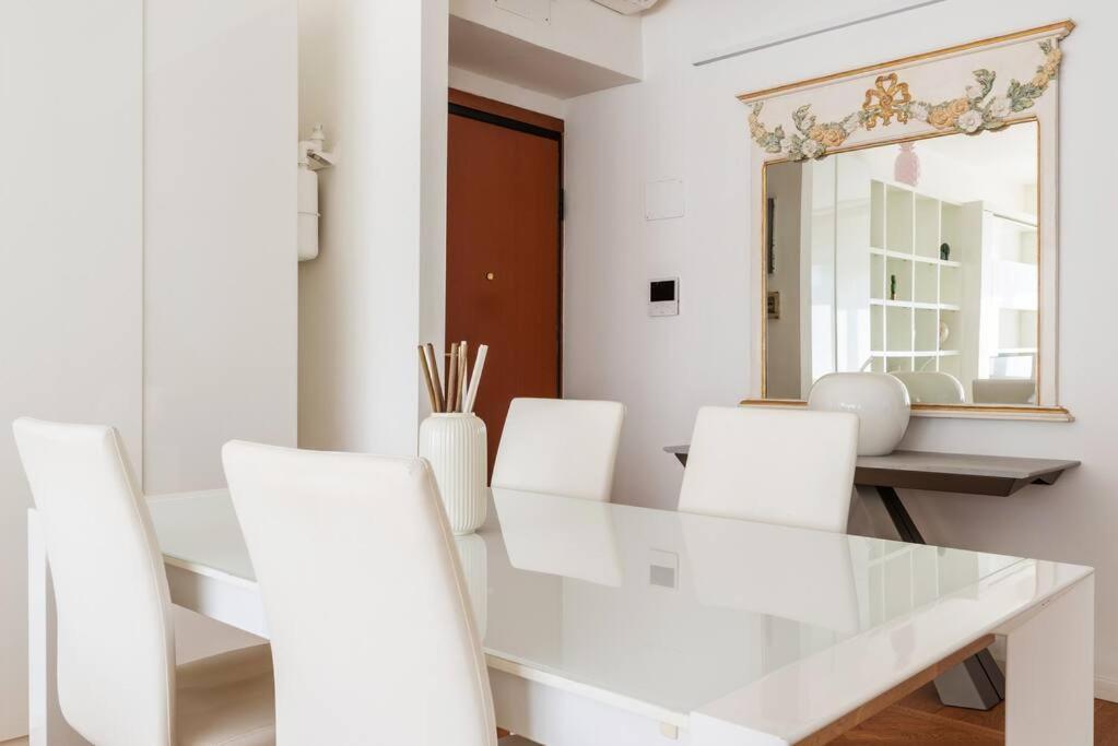 Ferienwohnung Bilocale Vista Sul Duomo Di Milano Exterior foto